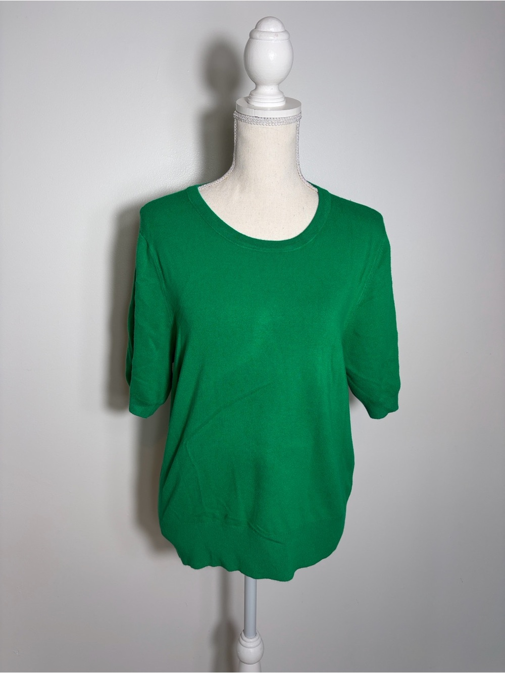 tea n rose White Pintuck V-Neck Short Sleeve Blouse